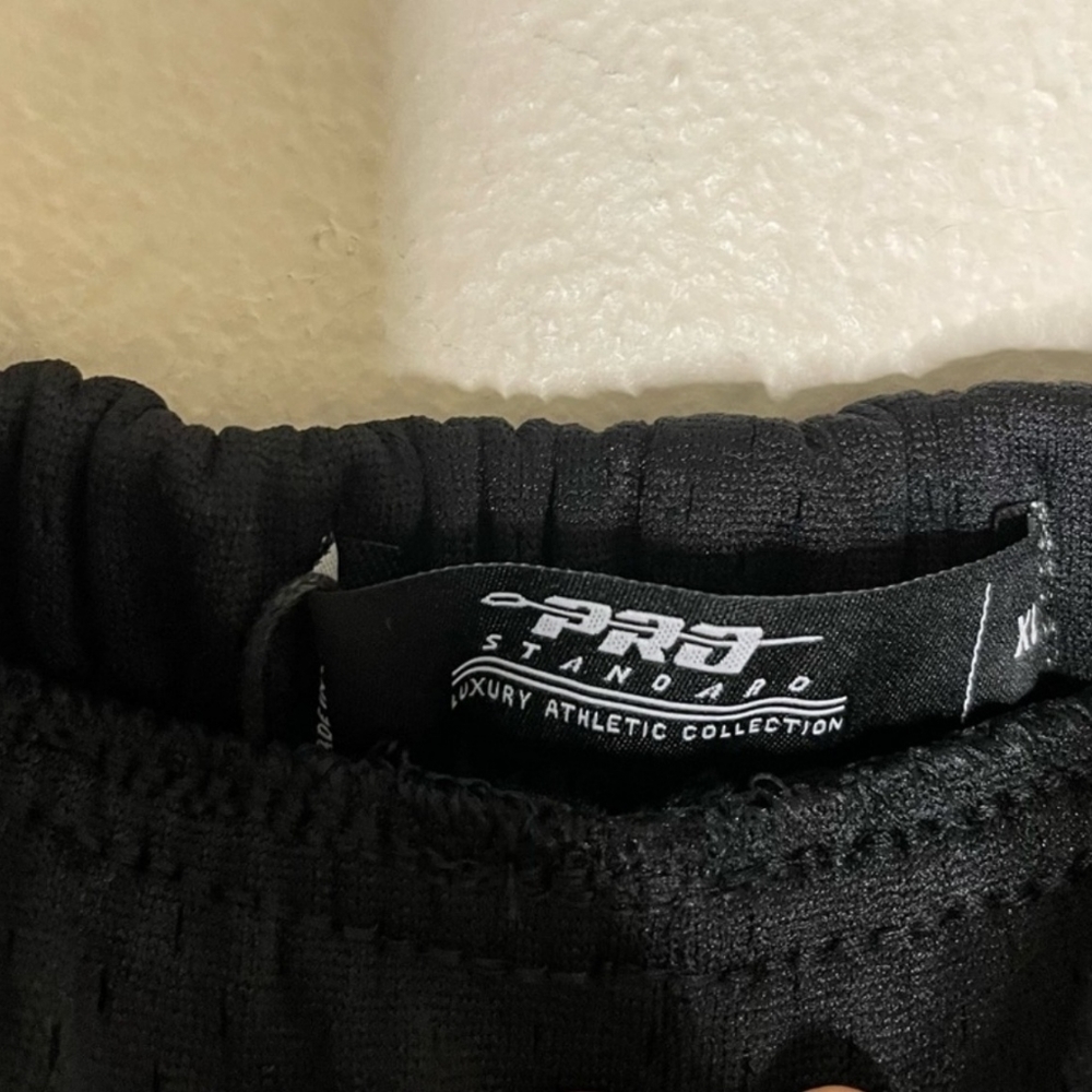 Pro Standard LA Lakers Mesh Shorts - Picture 5 of 5